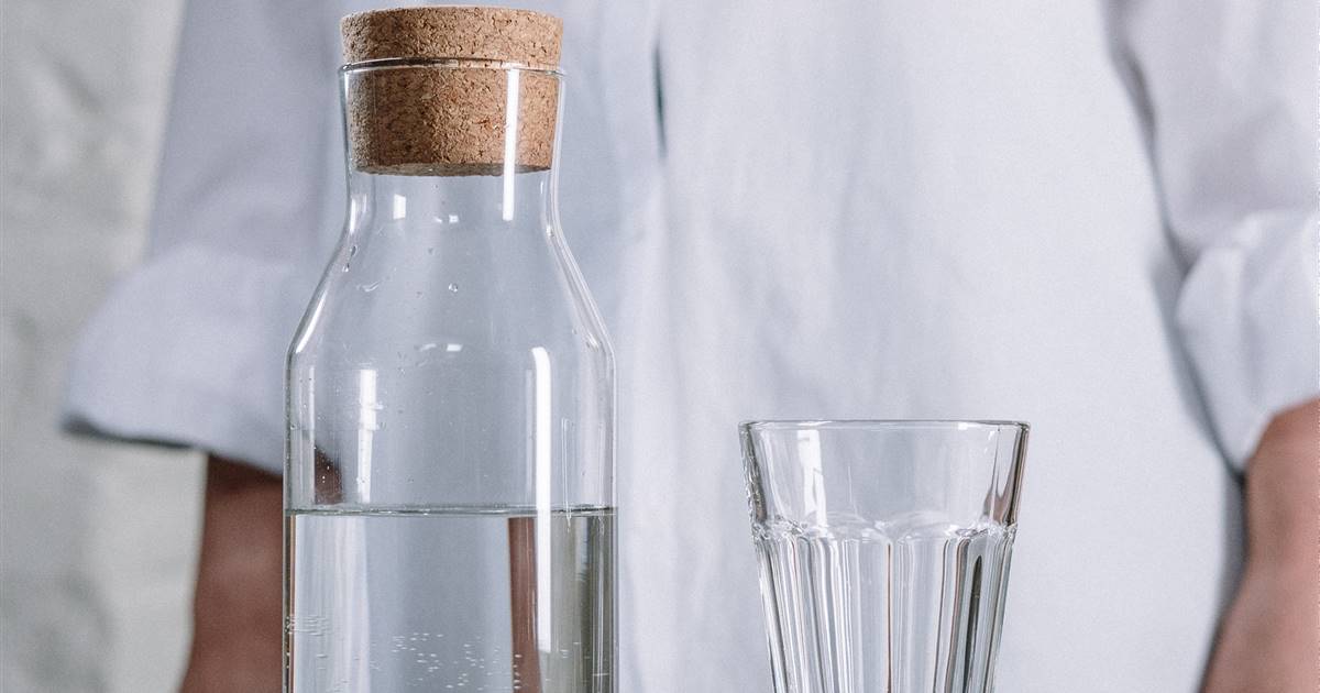 Cómo limpiar las botellas de plástico por dentro - Awa