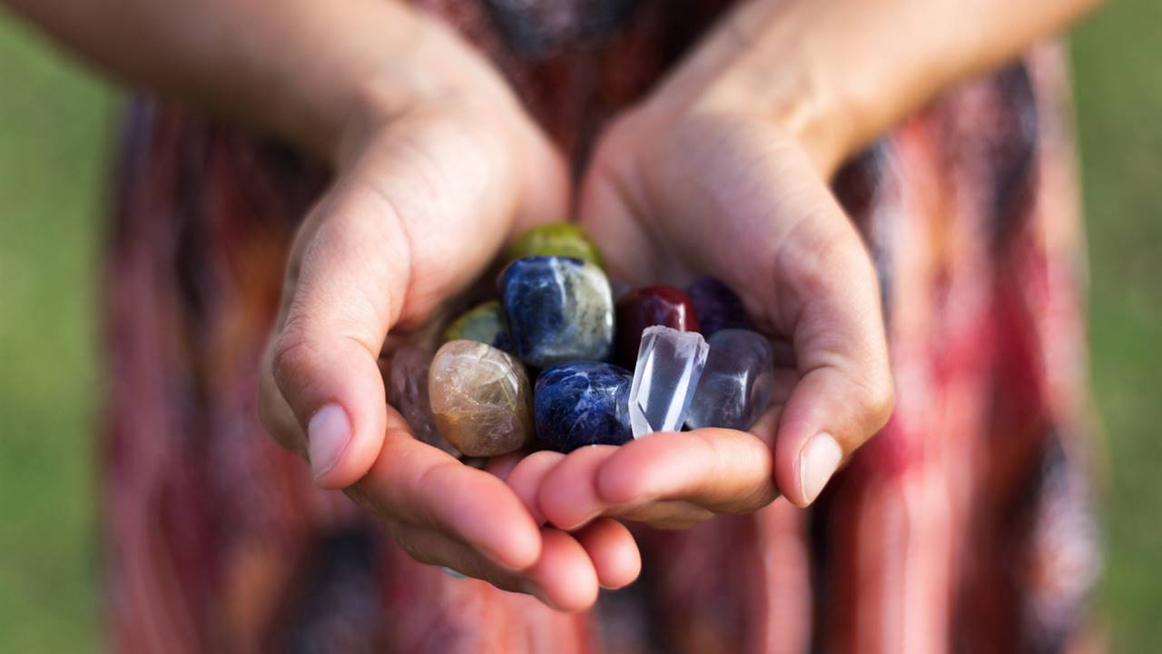 Piedras preciosas: nombres, propiedades, significado y cómo activar y  cuidar las gemas