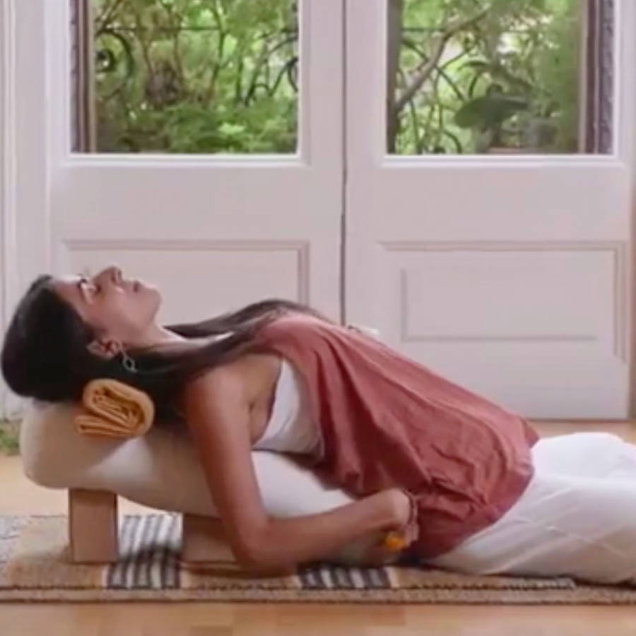 6 posturas de yoga para afinar tu intuición, equilibrar tus